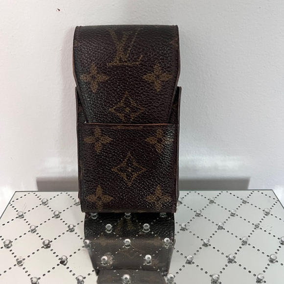 Louis Vuitton - Picture 2 of 4